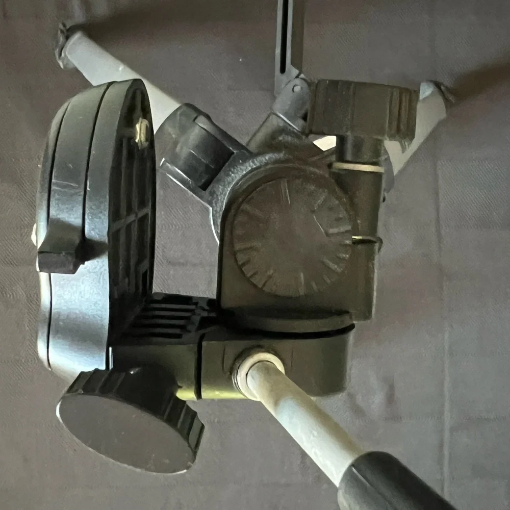 Very nice fully adjustable and stable tripod
